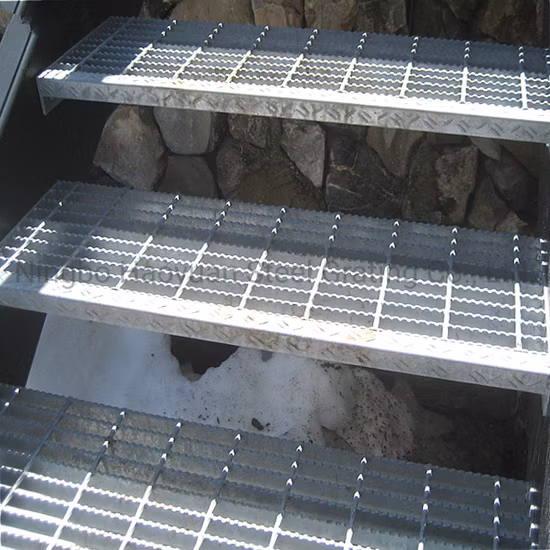 Bande de roulement d'escalier de caillebotis en acier galvanisé d'approvisionnement d'usine pour la marche